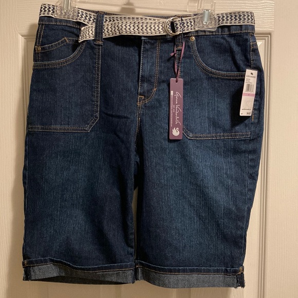 🟢 Gloria Vanderbilt Mia Belted Bermuda Shorts (size 6) NWT - Picture 1 of 10
